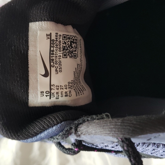 Nike size 10 - Picture 6 of 7